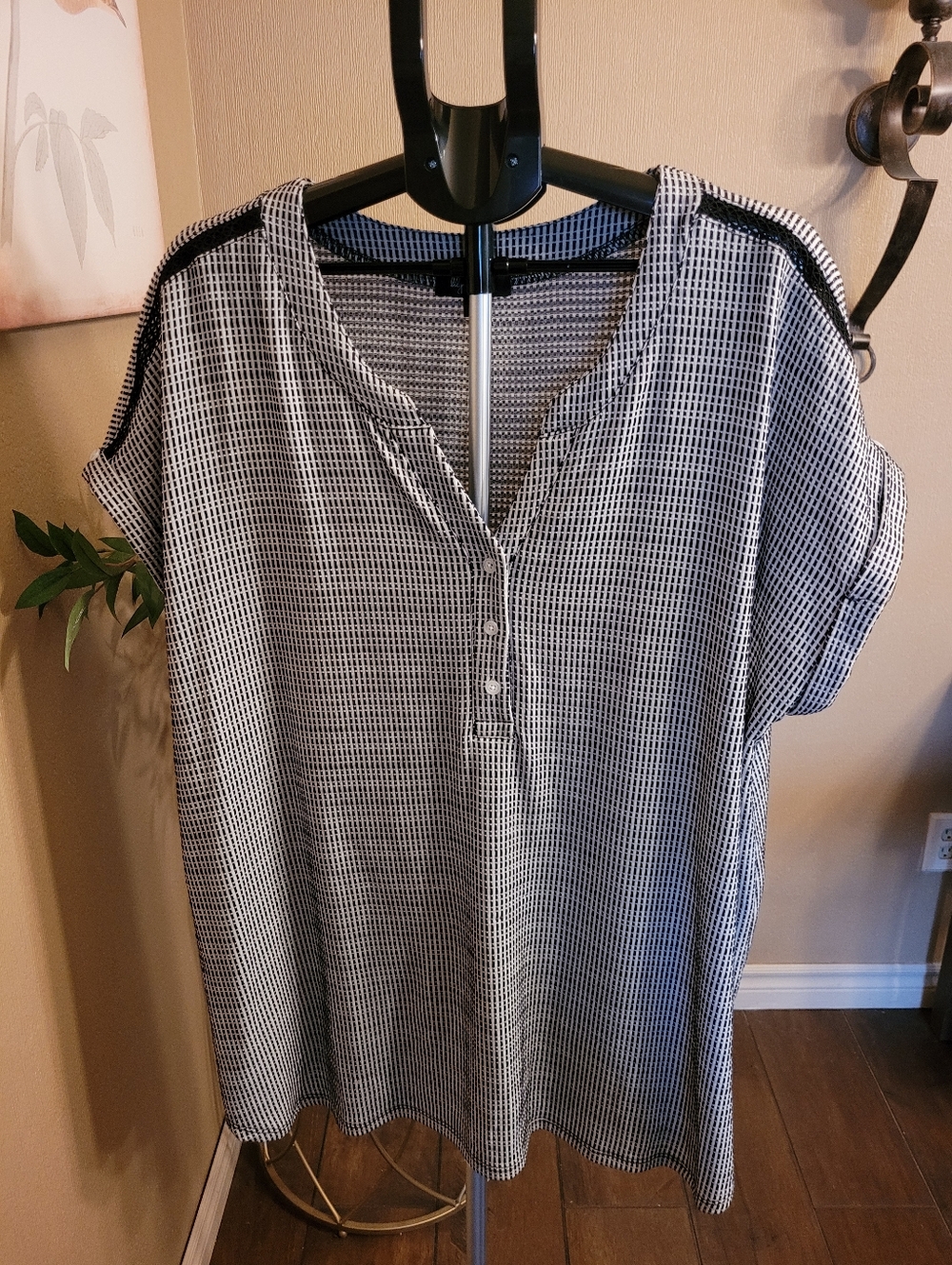Lily Morgan Plus Women's Black & White Check Short-Sleeve Top